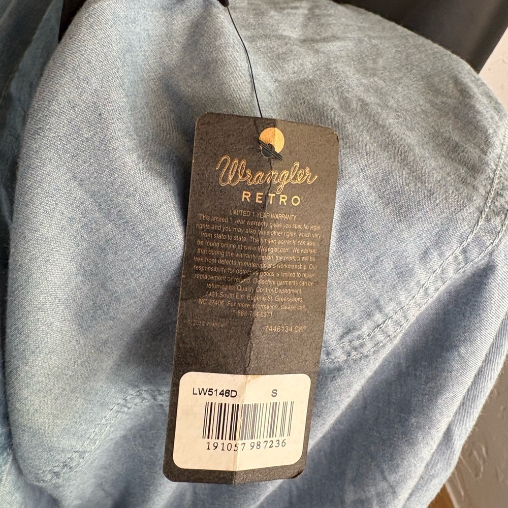Wrangler Retro NWT Light Blue embroidered denim button down Shirt sz small - Picture 4 of 10
